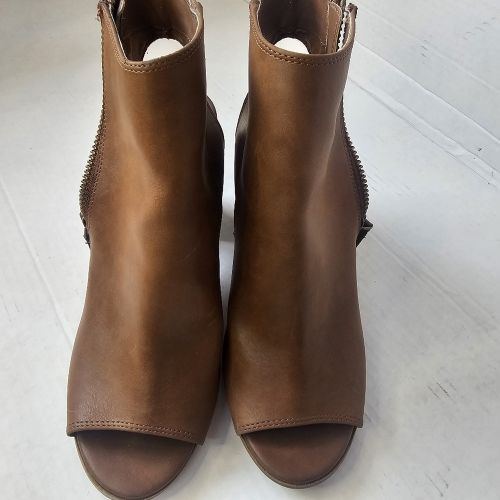 WOMENS MADDEN GIRL TAN / BROWN ANKLE BOOTS SZ 8.5M PREPPY CASUAL SECRETARY
